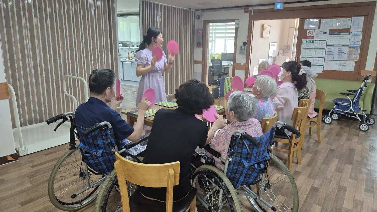 광양중마도서관, 어르신 인지 능력 향상 위한 '실버 책놀이' 운영