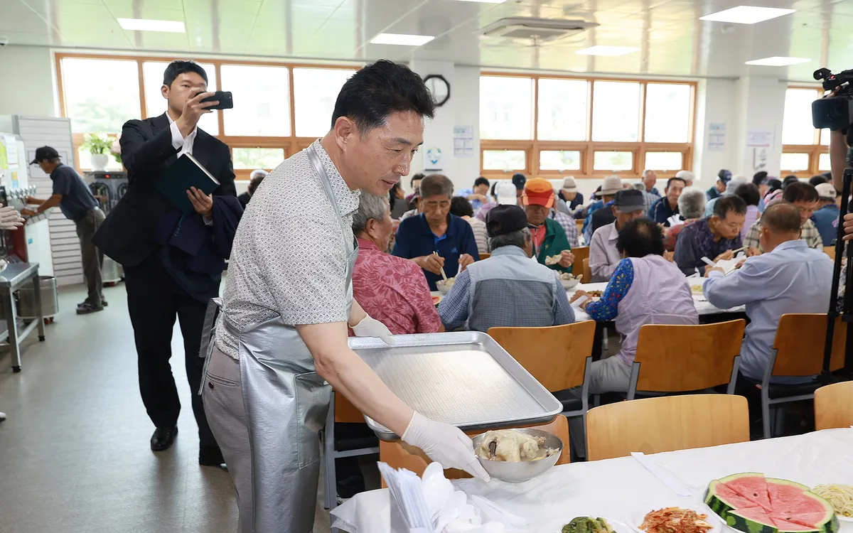 함평군, 초복 맞이 삼계탕 나눔 행사…어르신 건강 기원