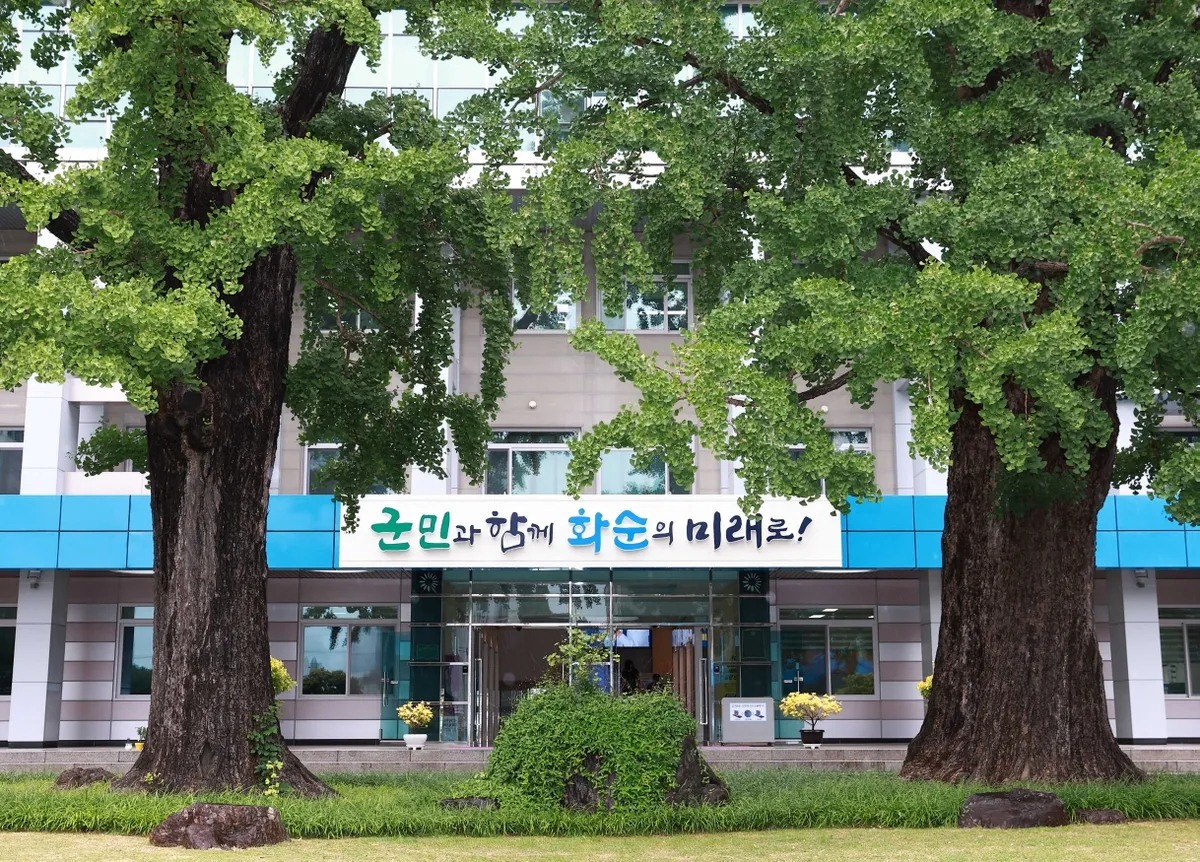 화순군, 명소 버스킹에 전통시장·광장까지…골목상권 살린다