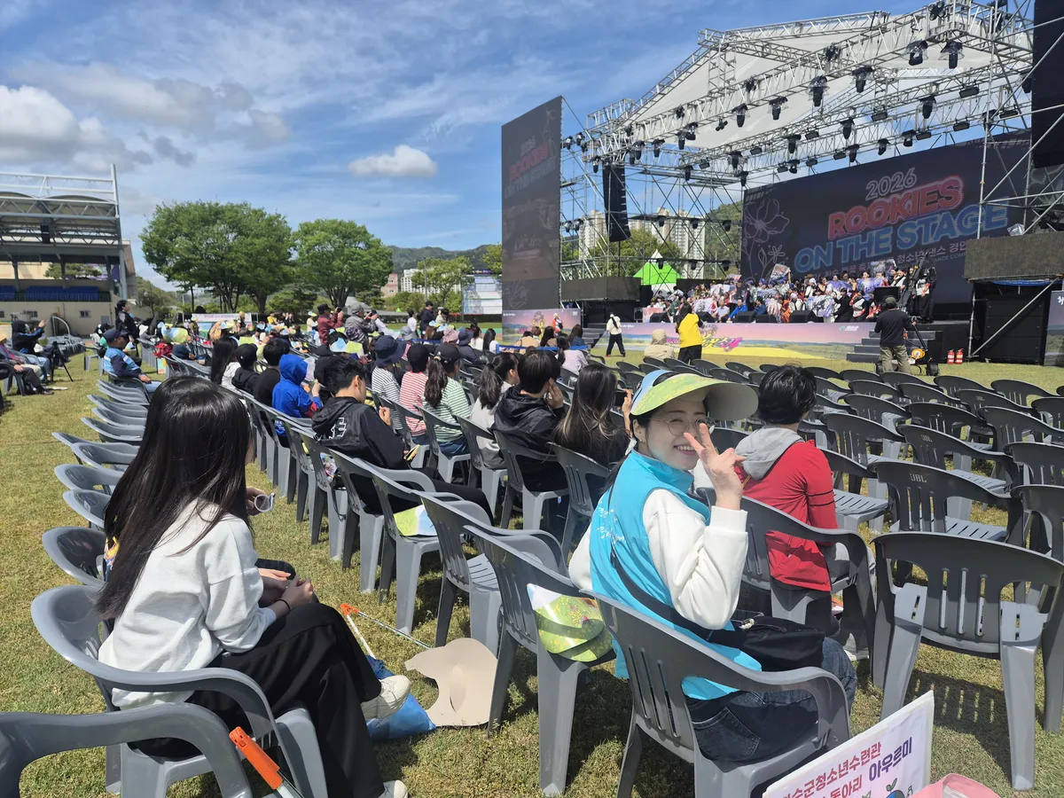 화순 청소년들, 봄꽃축제서 춤과 환경 지킴이로 ‘꽃길’ 색칠