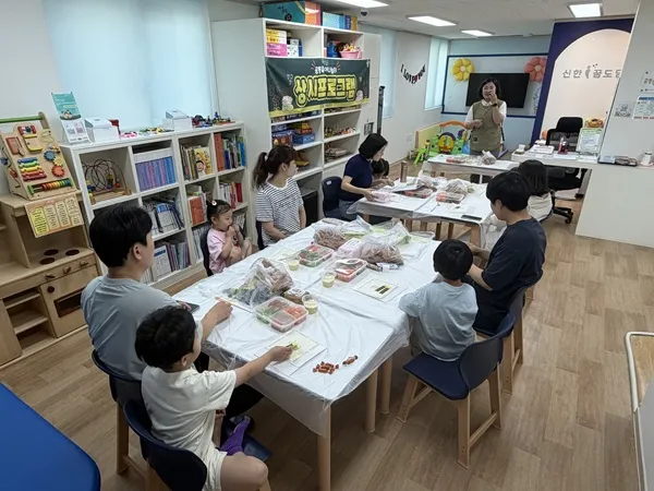 장흥군가족센터, ‘꽃게 샌드위치’ 만들며 가족 행복 요리