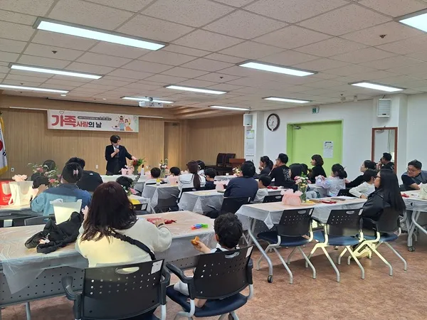 장흥군가족센터, 가족이 함께 만드는 ‘사랑의 카네이션 화분’