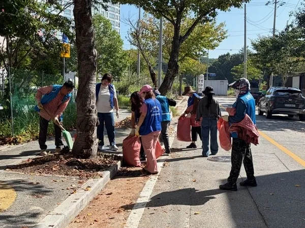 장성군 삼계면, 생활체육대축전 앞두고 주민 100여 명 환경정화 활동 - 환경 | 전남광주뉴스