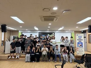 청람중, ‘회색인간’ 김동식 작가 초청…꾸준함과 태도 배워