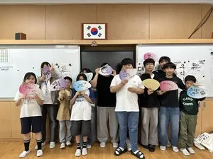 AI 시대 ‘뇌썩음’ 걱정에 붓글씨로 ‘역발상’ 치유