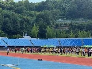 여수교육지원청, 학년별 육상경기대회 열려…600여 명 '땀방울'