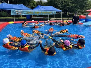 학교 안에 수영장? 한재초, 4년째 ‘생존수영’ 실전 교육