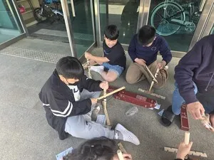 신전초, 체험으로 배우는 ‘과학의 날’…드론·불 피우기에 아이들 환호 - 문화 | 코리아NEWS