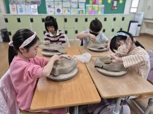 목포한빛초, 창의성 키우는 ‘도자기 접시 만들기’ 체험학습 진행