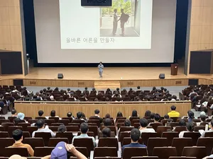 정은표 배우, 목사골 인문학 아카데미서 '행복한 가정' 강연 - 교육 | 시민의 눈