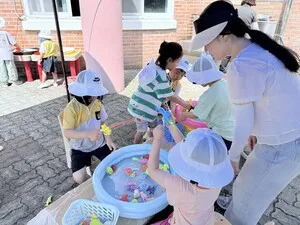세 유치원 합작 '물놀이'...유아들 시원한 여름 추억 쌓아