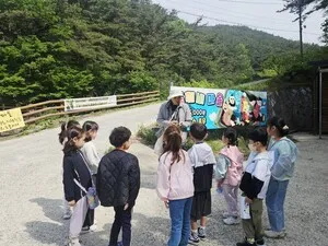 옥과초 1학년, 도깨비마을 숲서 교과연계 체험…자연 속 상상력 키워