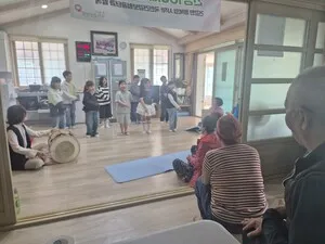 진도서초, 교장 장구에 맞춘 ‘남도잡가’로 어르신들 효도 무대