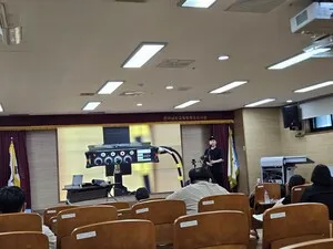 영화 '갈매기' 김준익 감독, 목포도서관서 청소년 대상 음향 특강