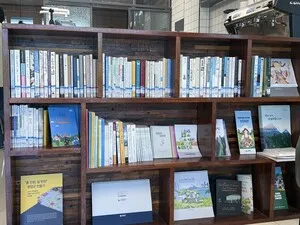 영암도서관, 주홍빛공감센터에 재활용 도서 308권 기증