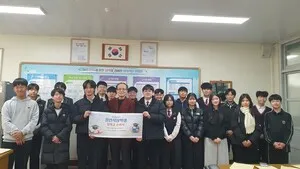 손자·손녀 같은 아이들 위해”… 전(前) 교장선생님의 장학금, 순천연향중에 온기 전하다 - 교육 | 코리아NEWS