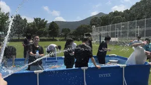학생들이 직접 꾸민 시원한 물놀이…영산성지고, 무더위 날리고 학교에 활력 불어넣어