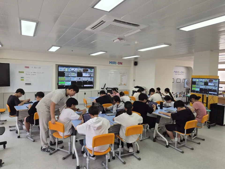 화순만연초, AI·VR 활용 '2030 미리온 교실' 개소식 열어