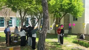 밤 8시, 불이 켜진 교실에서 일어난 작은 기적
