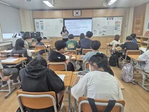 디지털 세상 속 자신 찾기, 목포한빛초의 인문학 치유 프로그램