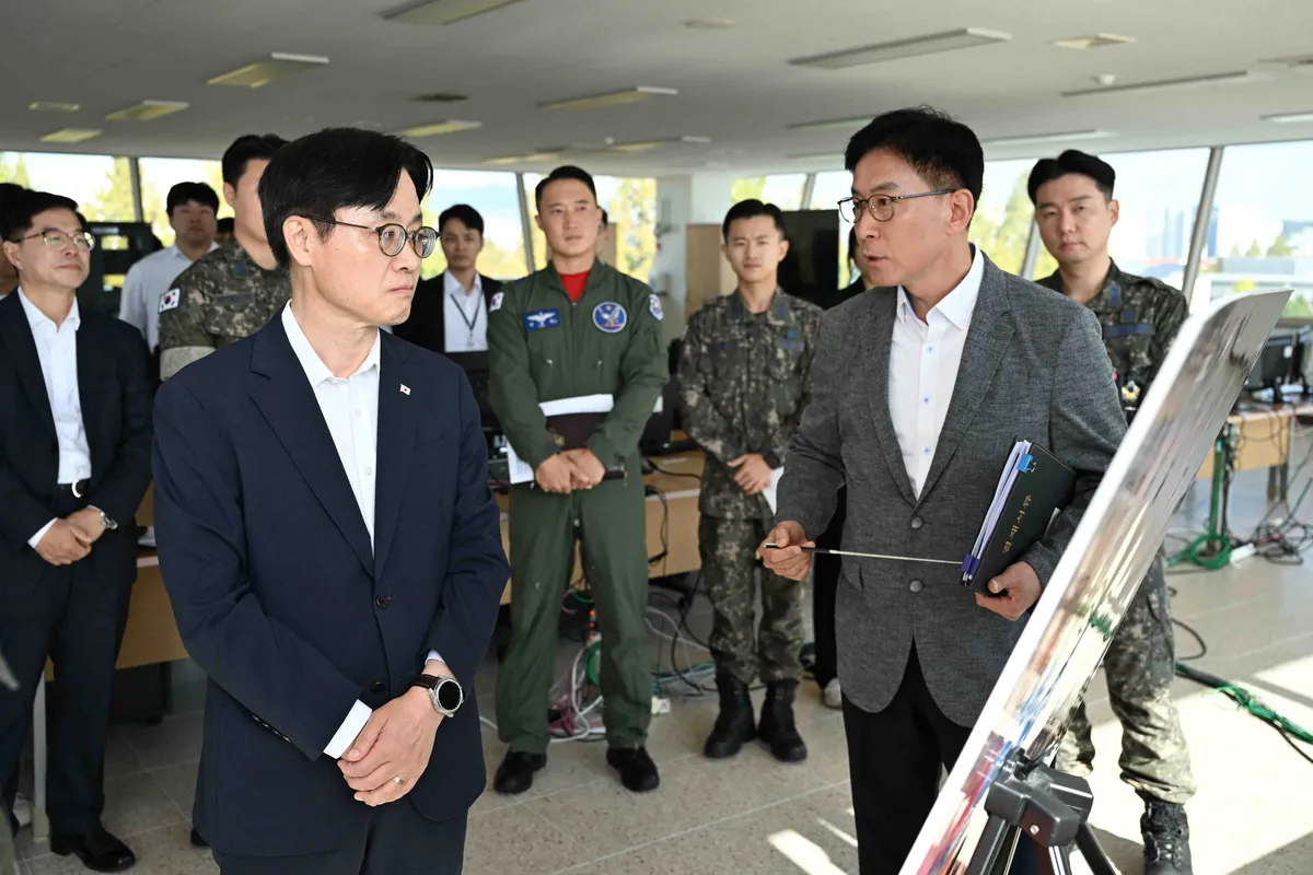 김정관 산업부 장관, 광주 군공항 부지서 반도체 클러스터 점검