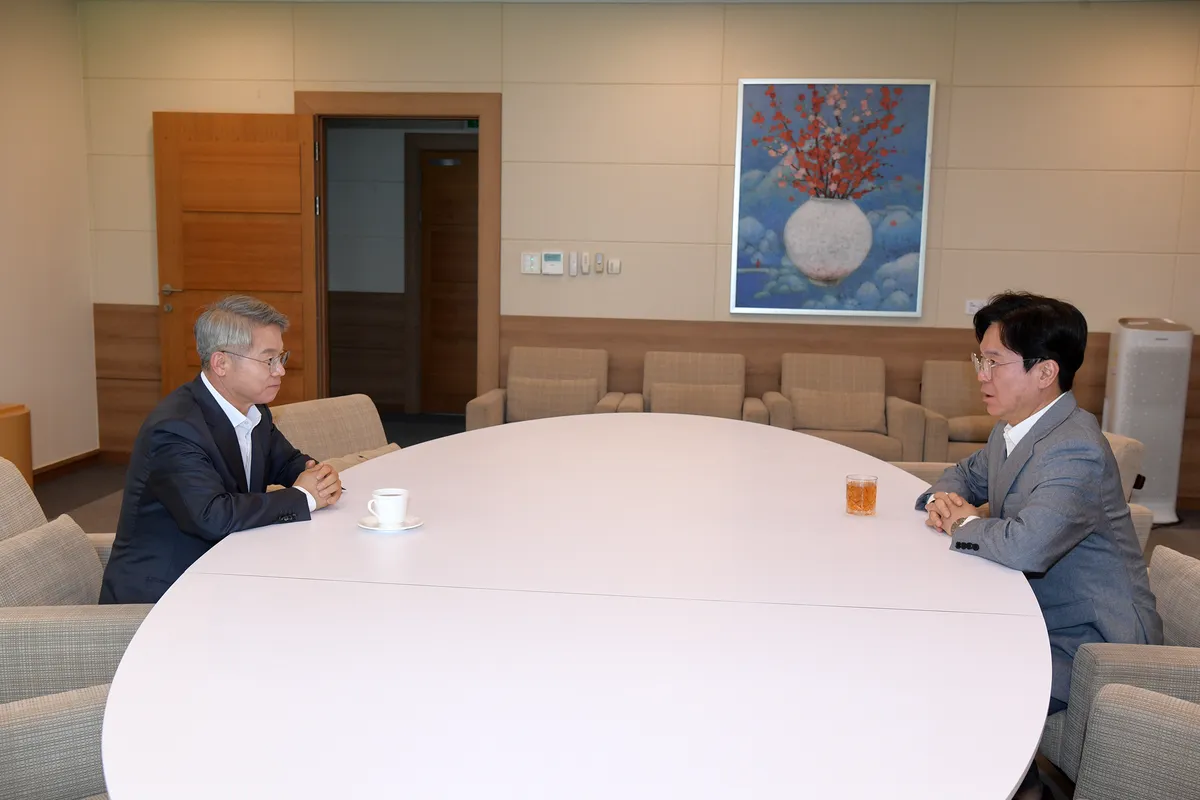 〈사진 뉴스〉민형배 전남광주통합특별시장, 김영훈 고용노동부 장관 접견
