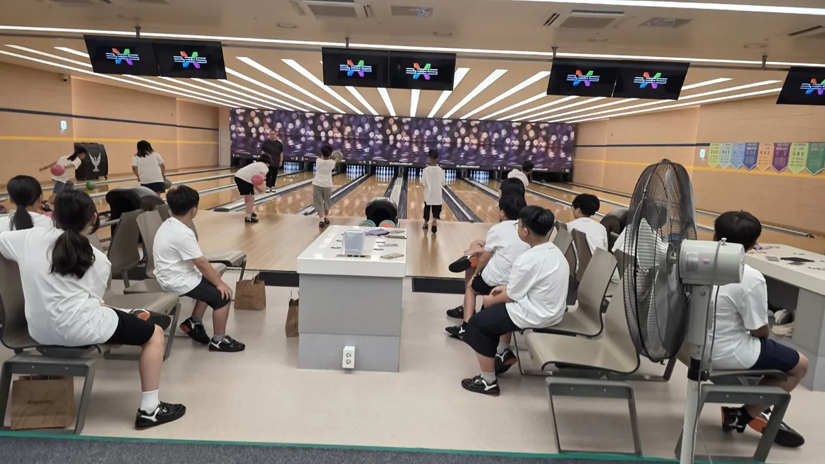 진도 드림스타트, 볼링 체험으로 아동들의 협동심과 사회성 키워 - 복지 | 코리아NEWS