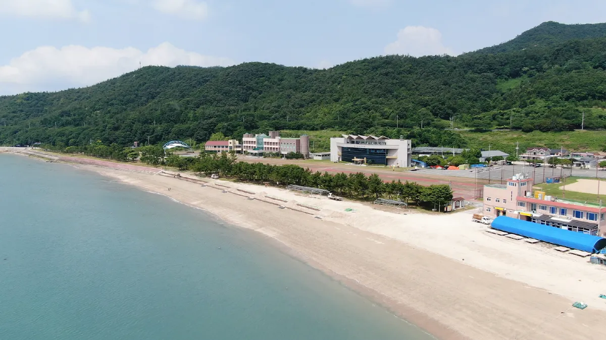 진도 4대 해수욕장 개장…해파리 차단막·안전요원 대폭 강화