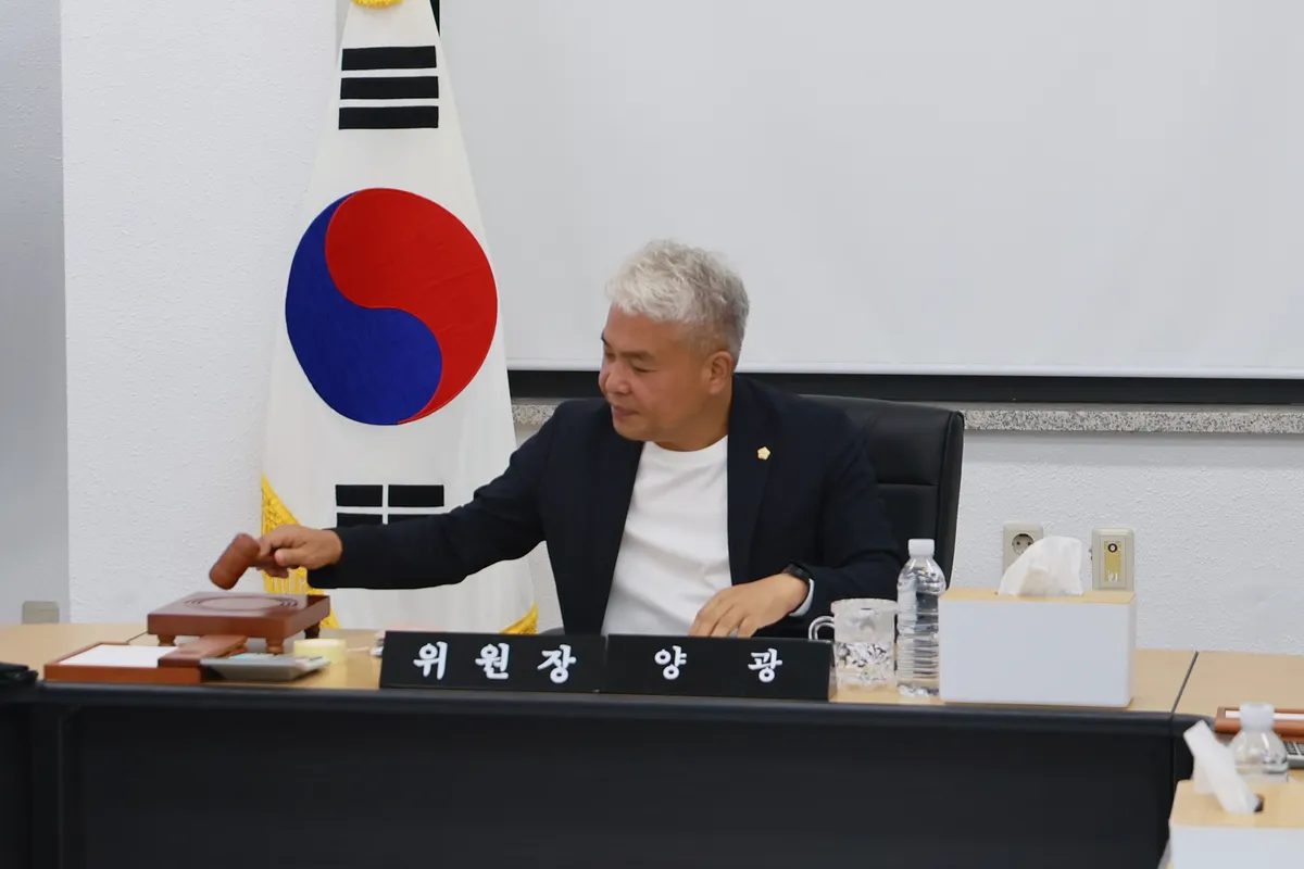 진도군의회, '26년도 2차 의회운영위원회' 개최 - 행정 | 코리아NEWS