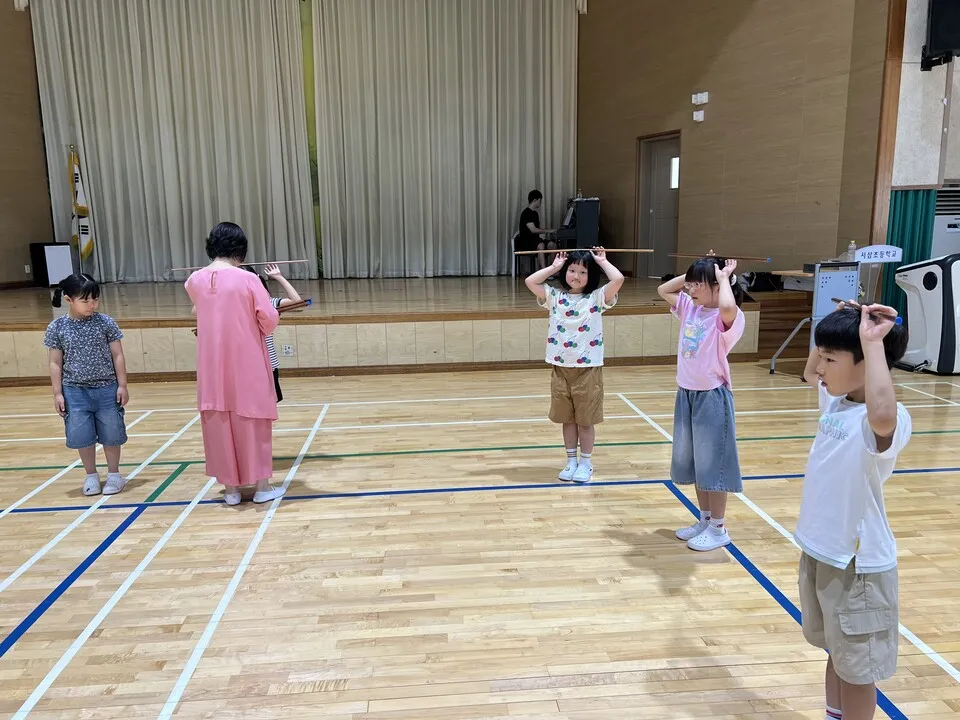 자연·예술로 몸과 마음을 치유하는 서삼초 '아토피치유학교' - 교육 | 코리아NEWS
