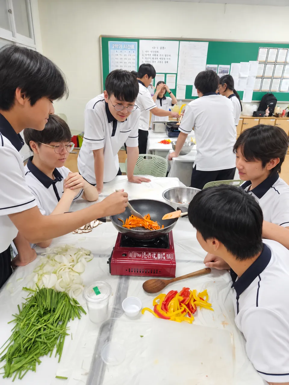 무안현경중학교, K-푸드 체험으로 진로 탐색하고 어르신께 나눔 도시락 - 교육 | 코리아NEWS