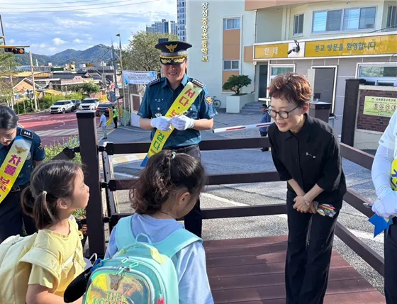 장성중앙초, 위형신 신임 교장과 함께 실천한 교통안전 - 교육 | 코리아NEWS