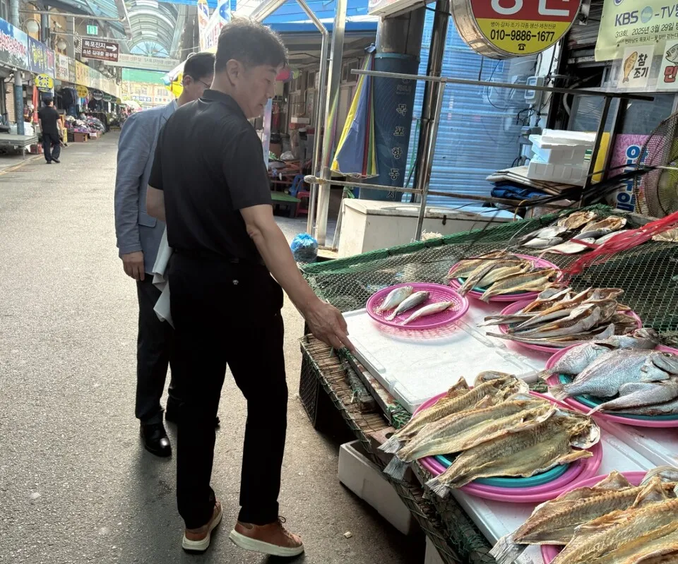 목포교육지원청, 추석 앞두고 전통시장 장보기로 지역경제 활성화