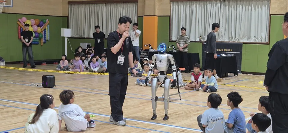 화흥초, 2026 AI 중점학교 앞두고 AI 페스티벌 개최