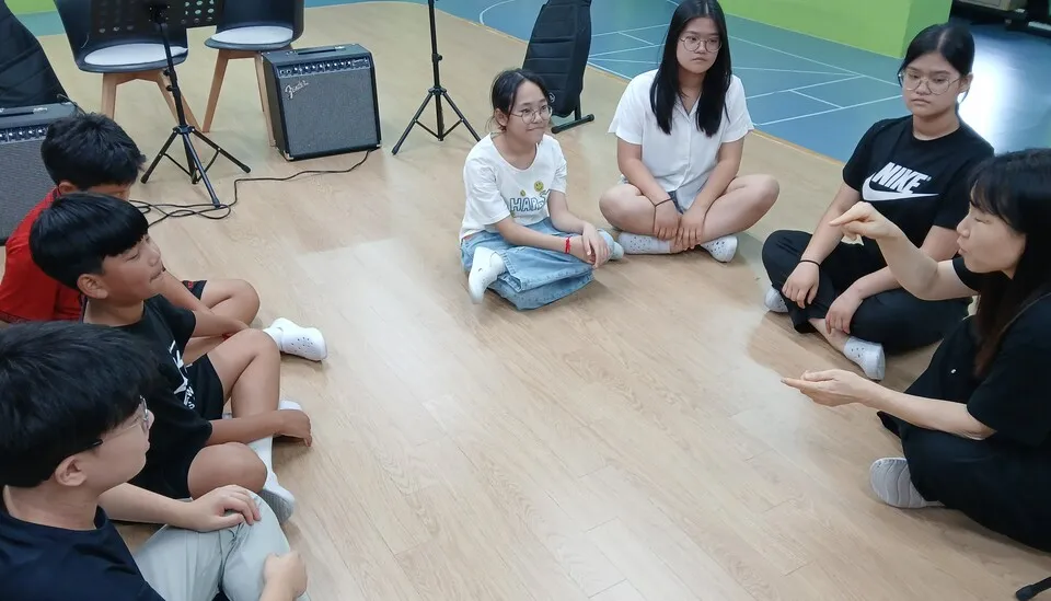 칠량초, 책과 연극의 만남으로 아이들 상상력을 입히다