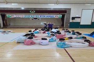 구례 유아들, 지리산서 생태 배우고 물놀이 즐기는 특별한 여름캠프