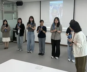 직원들에게 청렴의 우산 선물…광주중앙도서관, 부패 없는 조직 만든다