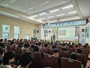 장성중, 퓰리처상 수상자 강형원 포토저널리스트 초청 특강