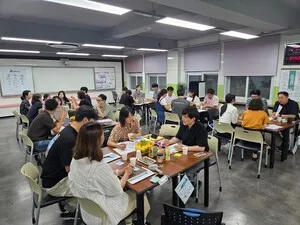 녹동초, ‘서로의 조각을 연결하는 팀’… 1학기 교육과정 나눔 마당