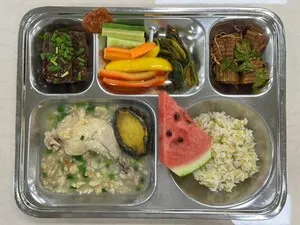 초복 맞아 완도고 전복 430개 나눔, 교직원·학생 건강 응원