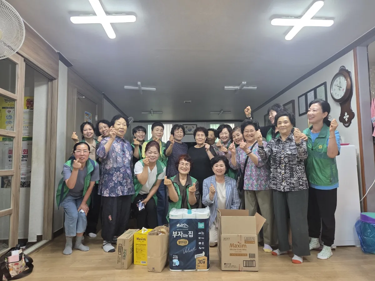 원산동 새마을부녀회, 혹서기 맞아 경로당 12곳에 위문품 전달