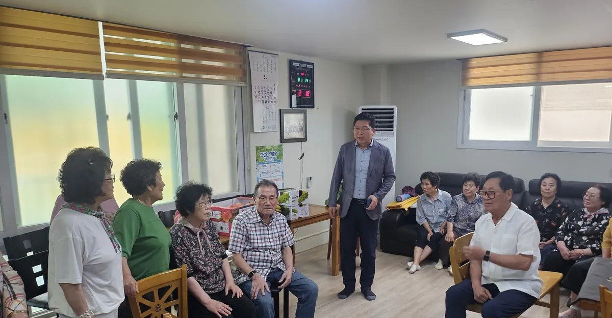 이모네 순대 강희영 통장, 말복 맞아 경로당에 과일 30만 원 기부