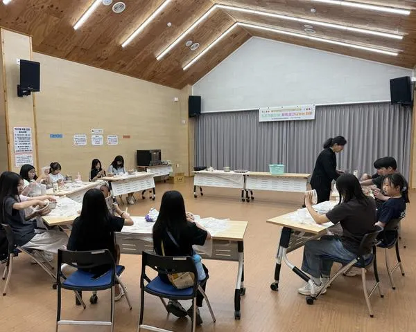 청소년 손수 만든 머핀, 어르신 마음 녹이다