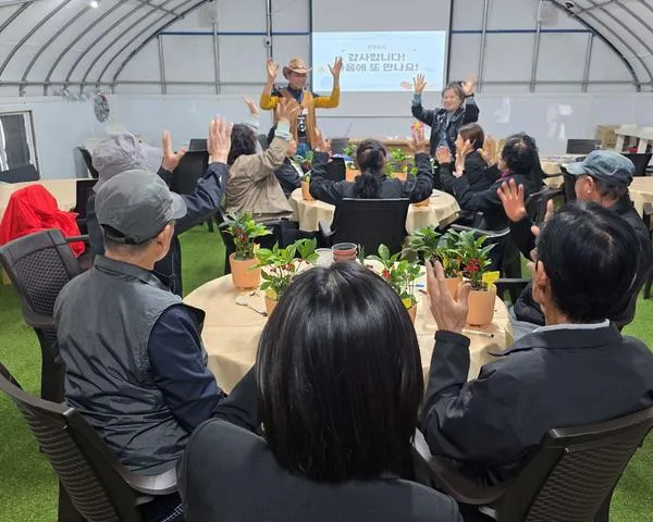 무안군수어통역센터, 농장 체험 통해 농아인 사회참여 활짝