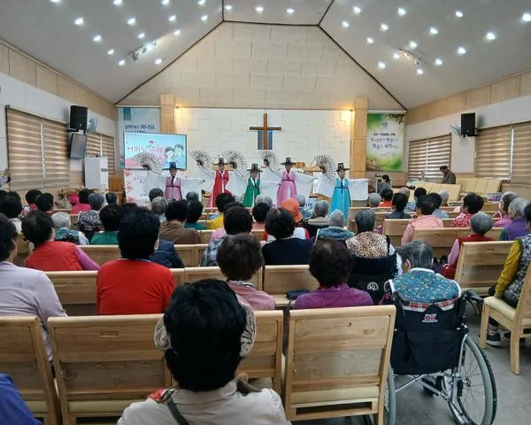해제사랑나눔회, 어버이날 맞아 어르신 150명 위로의 무대