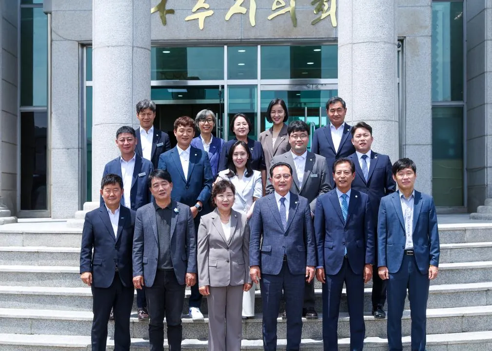 나주시의회, 제10대 전반기 의장에 김관용 의원 선출…소통·협치 약속