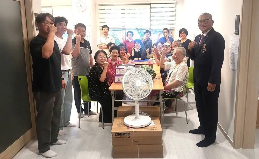 나주 목사골로타리클럽, 경로당에 선풍기·과일 전달