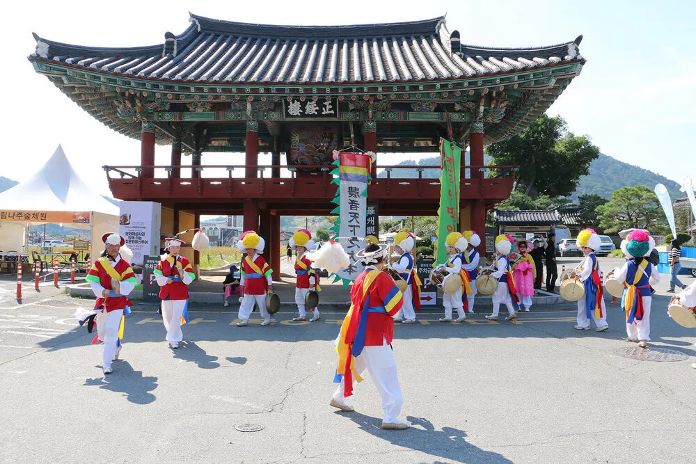 천년 고도의 멋, 런웨이에 서다… 나주목읍성문화축제 개막