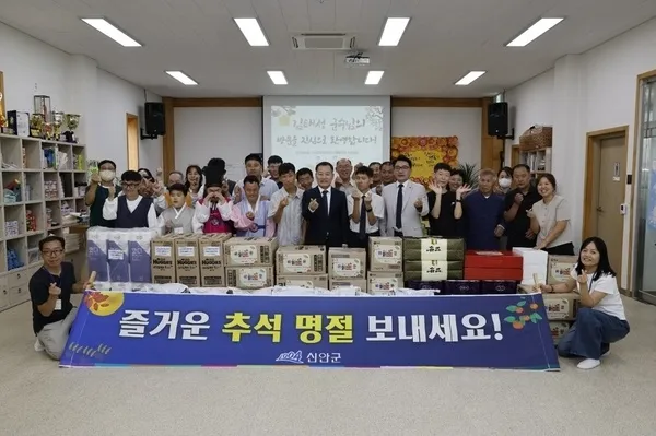 신안군, 추석 맞아 소외계층 3,564세대 위문품 전달