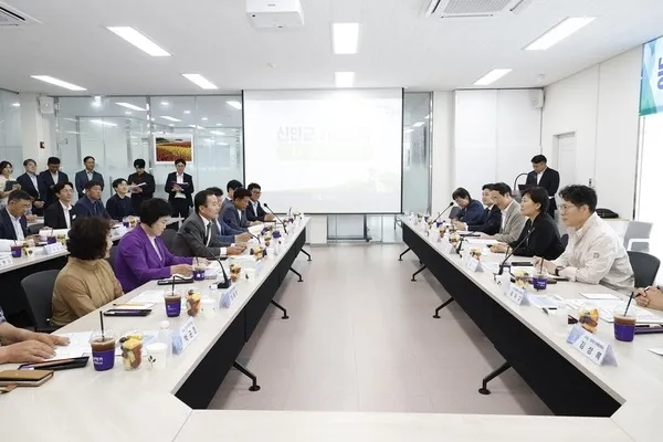 신안군 기본소득, 지역경제 활성화 입증…속초 장관 "제약 완화 검토"